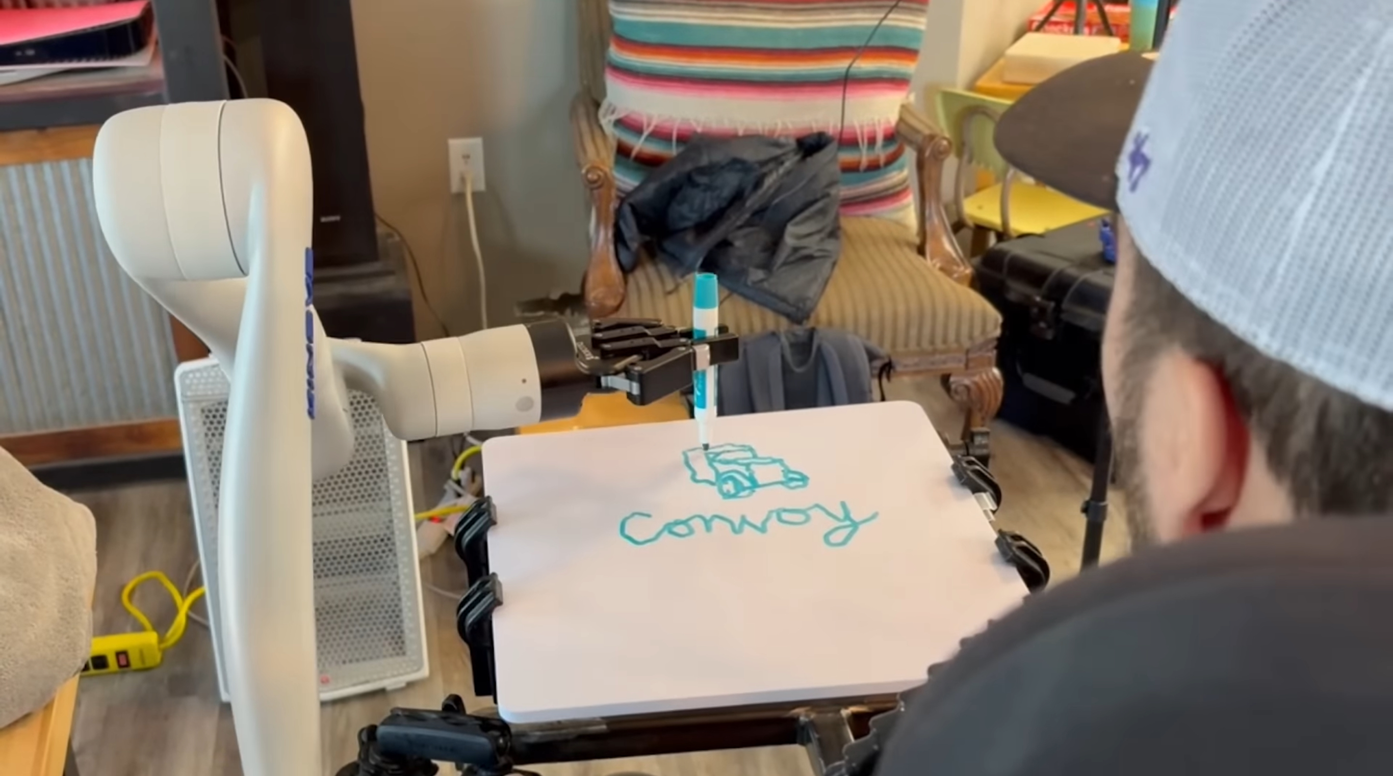 Neuralink-Patient kontrolliert Roboterarm mit Gedankensignalen